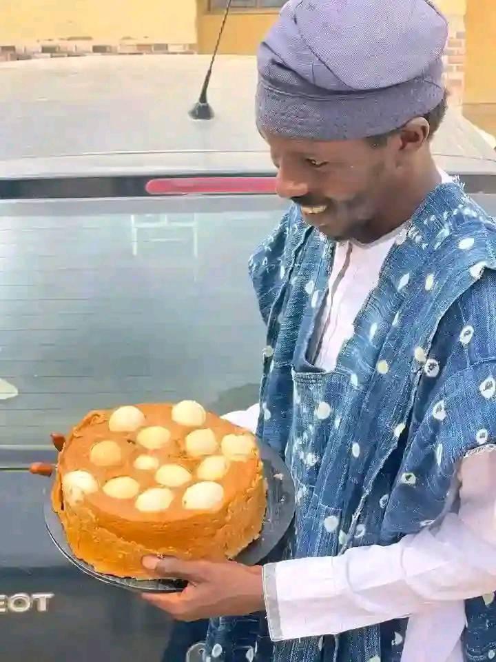 A man didn’t have money for cake on his birthday, so he decided to cook moimoi instead👏