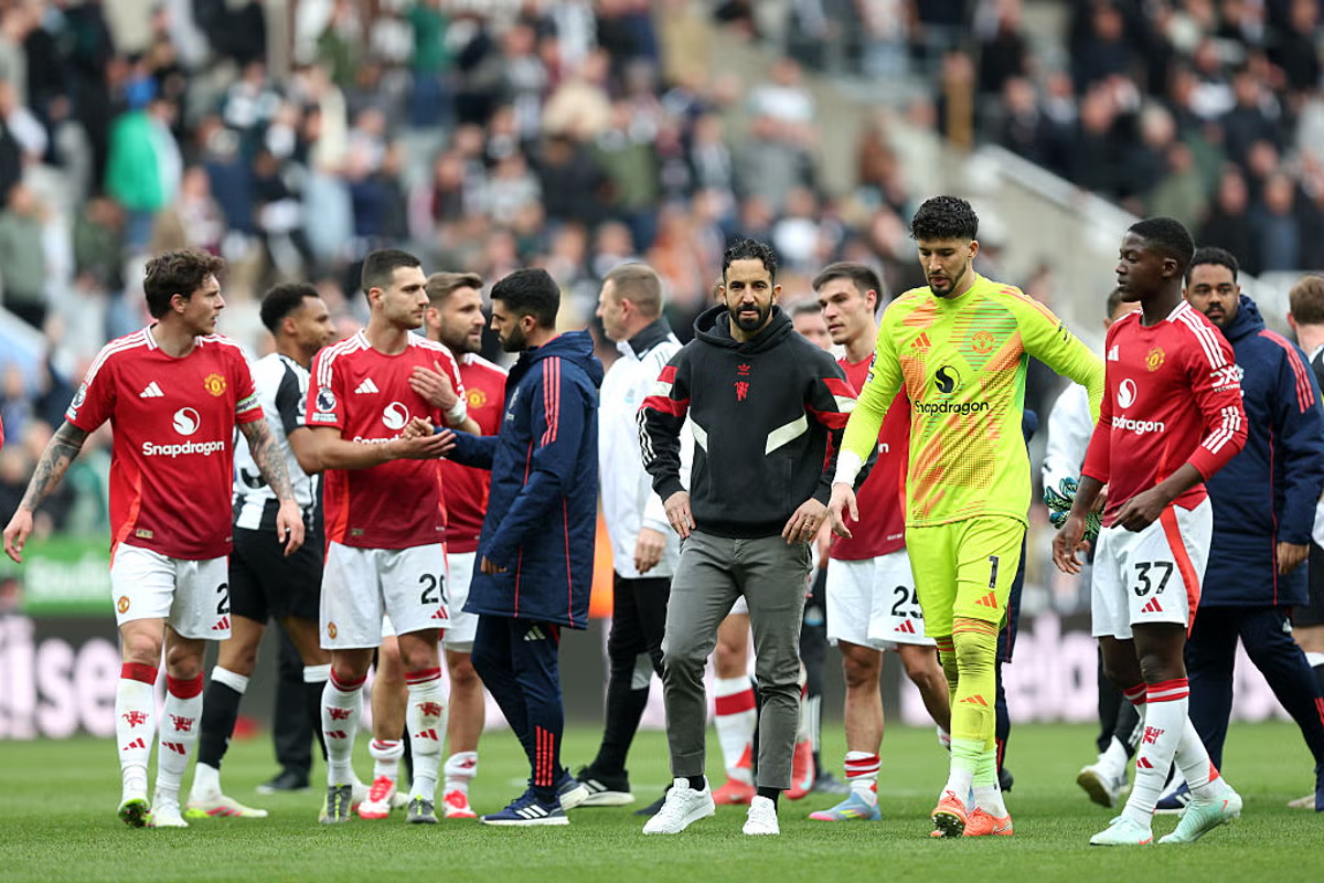 Manchester United's Defence 7 image 23