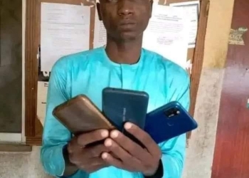 Holy shit🤣🔥: a man walked into a freshers’ (level 100) class and stole all their phones