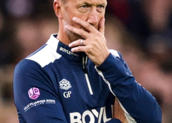 West Ham manager Graham Potter has been replaced by Espírito Santo